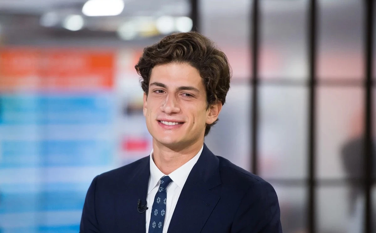 Il nipote del grande politico si candida: 32 anni e la pesante eredità del nonno Il nipote del grande politico si candida: 32 anni e la pesante eredità del nonno