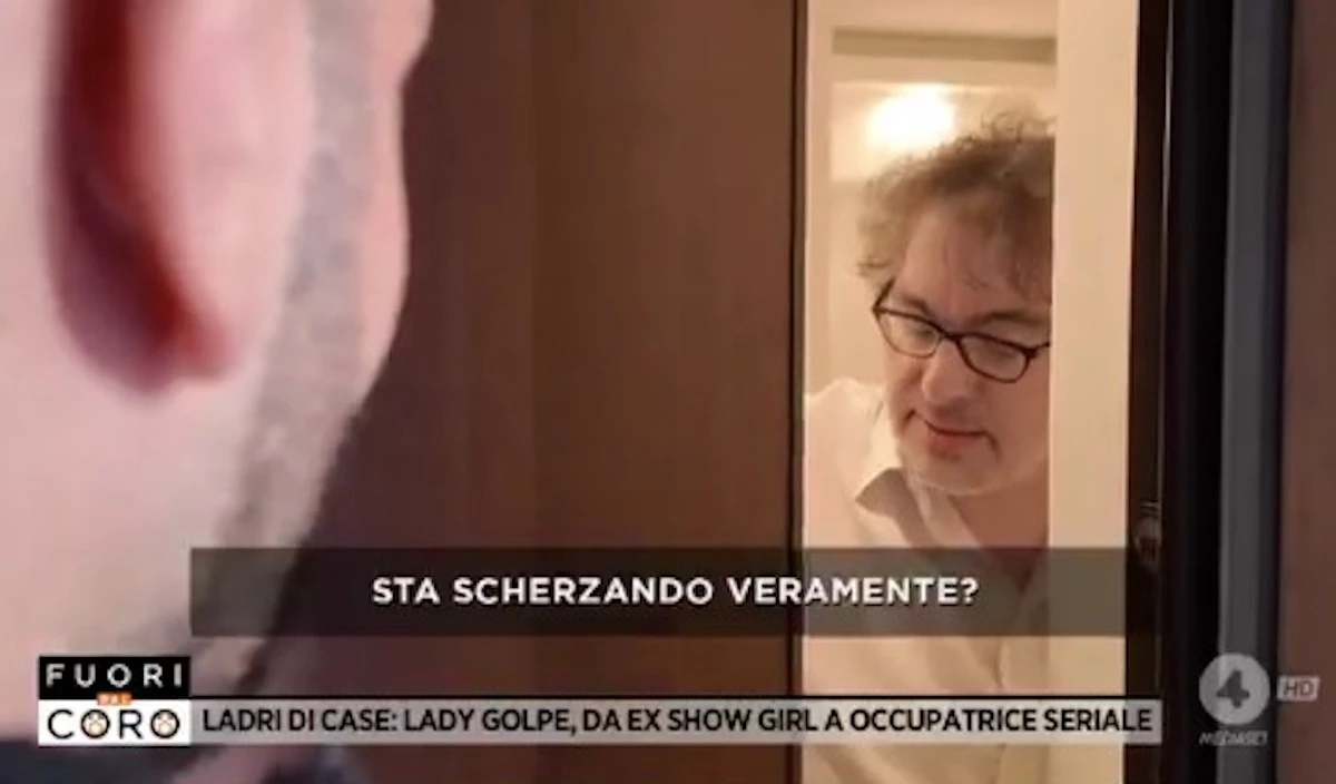 Mario Giordano in studio durante l'annuncio finale