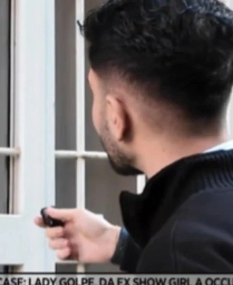 Inviato di Fuori dal Coro durante l'intervista con il figlio di Lady Golpe