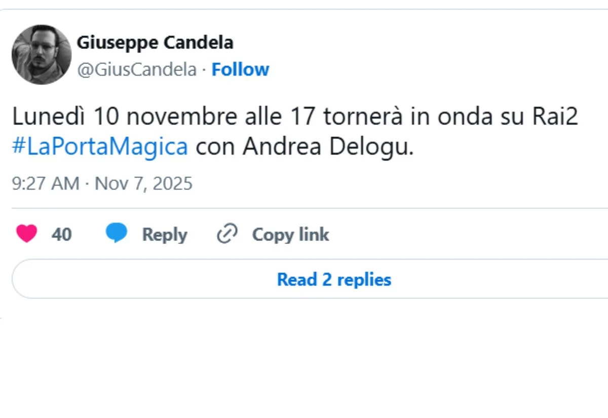 Andrea Delogu durante la conduzione del suo programma La porta magica