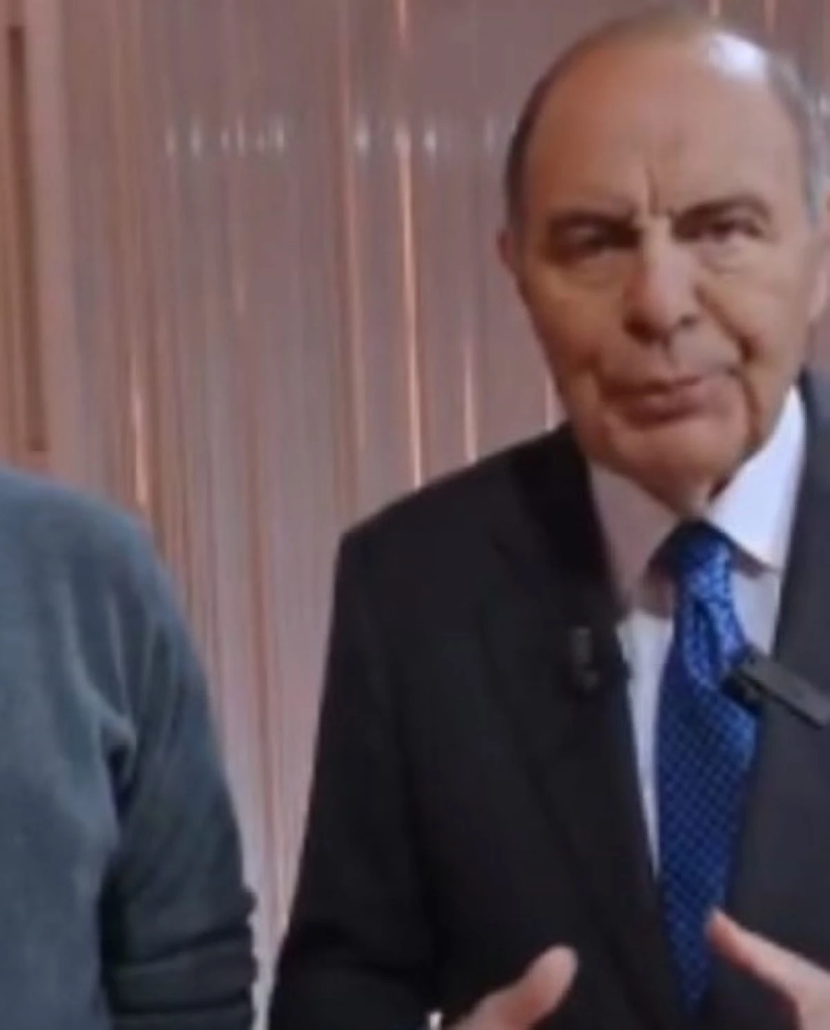 Bruno Vespa durante l’intervista a Porta a Porta