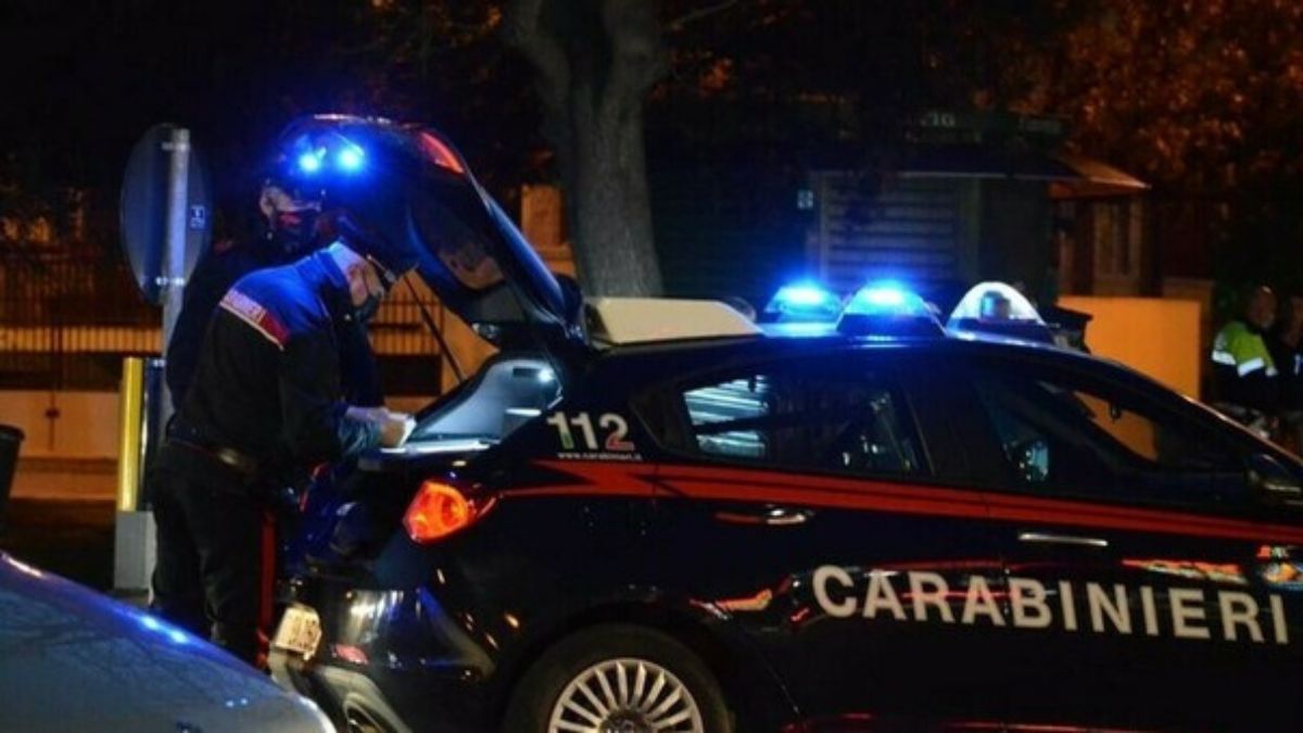 marito e moglie trovati morti in casa a firenze la scoperta shock ferite da coltello