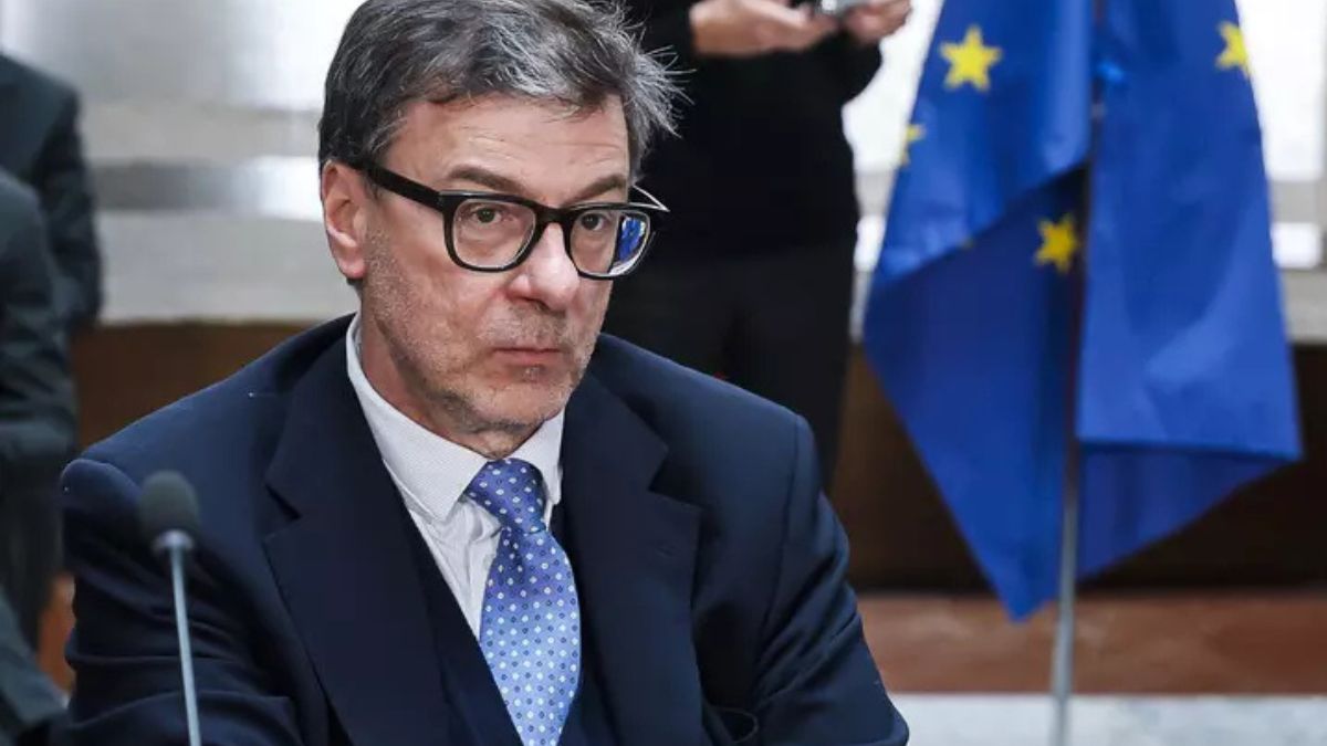 Attacco durissimo dell’opposizione a Giorgetti: “Bancopoli!”. La maggioranza lo blinda