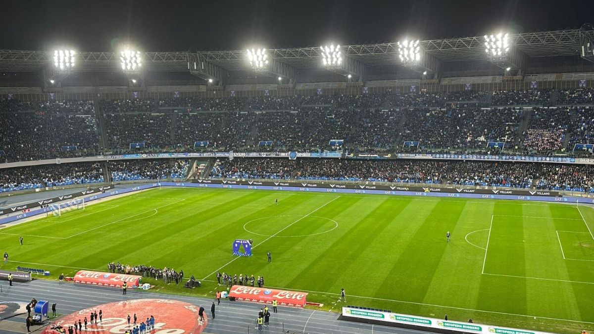 Terremoto a Napoli, due forti scosse molto ravvicinate: sentite anche allo stadio