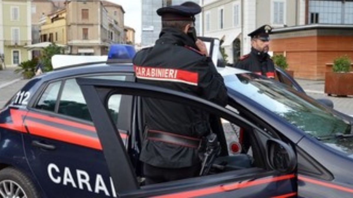 Tenta di violentare la commessa all’apertura del supermercato: arrestato un uomo Tenta di violentare la commessa all’apertura del supermercato: arrestato un uomo