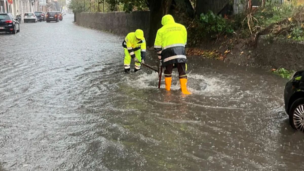 Maltempo Italia, terribile nubifragio: tutto bloccato! Le zone colpite Maltempo Italia, terribile nubifragio: tutto bloccato! Le zone colpite