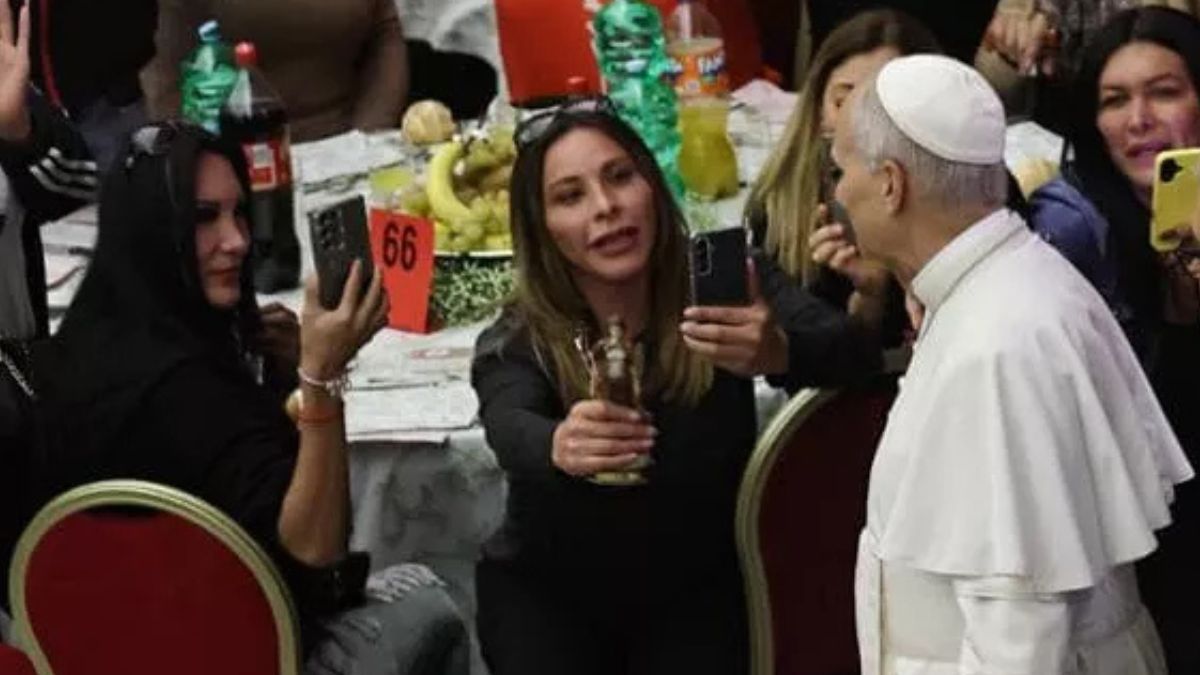 La famosissima transgender a pranzo da Papa Leone: “Cosa ho trovato!”. È successo davvero La famosissima transgender a pranzo da Papa Leone: “Cosa ho trovato!”. È successo davvero