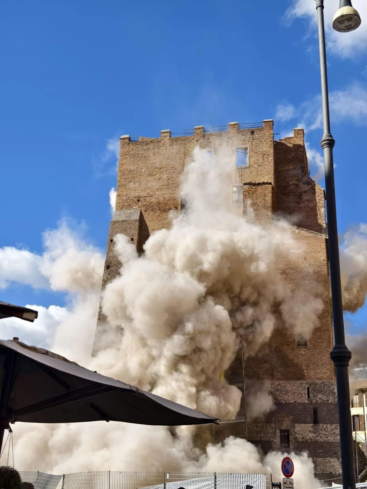 Crollo della Torre dei Conti ai Fori Imperiali