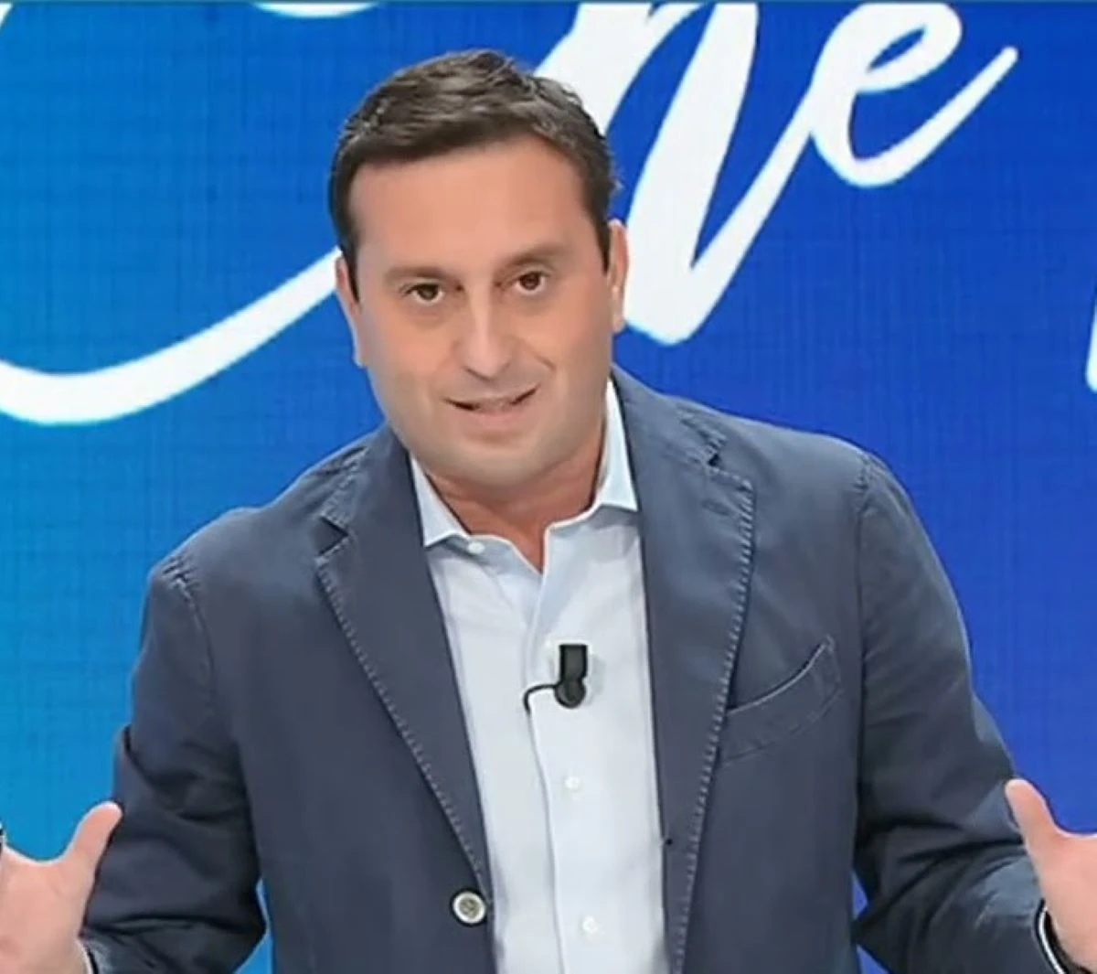 David Parenzo durante la trasmissione L’aria che tira su La7