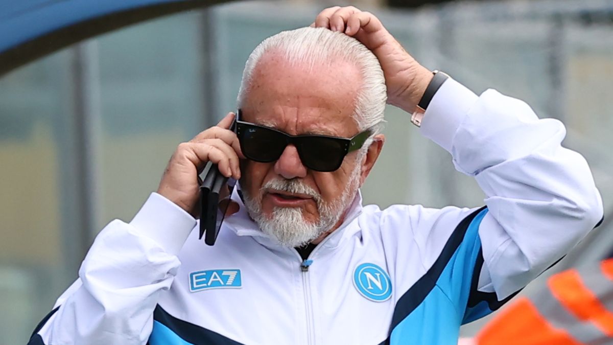 Napoli, De Laurentiis durissimo sul Maradona: “È un cesso”