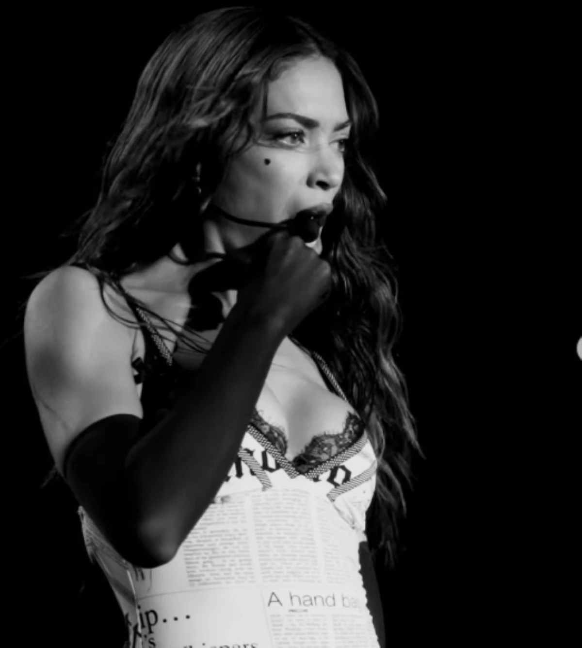 Elodie durante un evento musicale