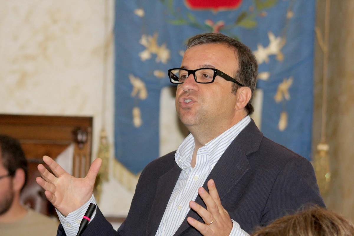 La vetrata di Mario Sironi danneggiata nell’incidente al Ministero