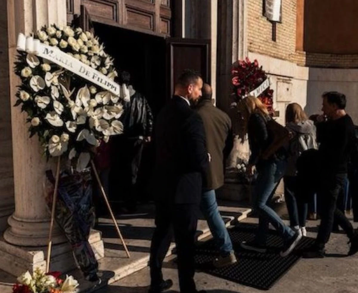 Fiori e omaggi per Peppe Vessicchio