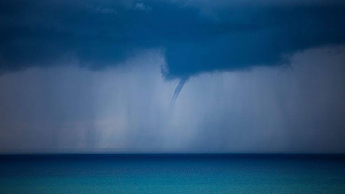 Trombe d’aria in Italia, immagini spaventose: “Tre vortici”