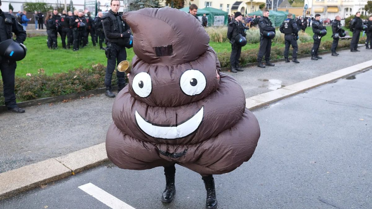 “Arretriamo nel futuro”: il nuovo libro di Federico Mello sulla “merdificazione” dei media