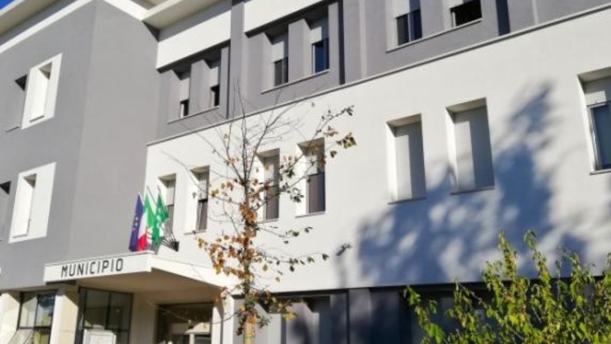 La madre muore, la nasconde e si traveste come lei: follia in Italia, perché l’ha fatto