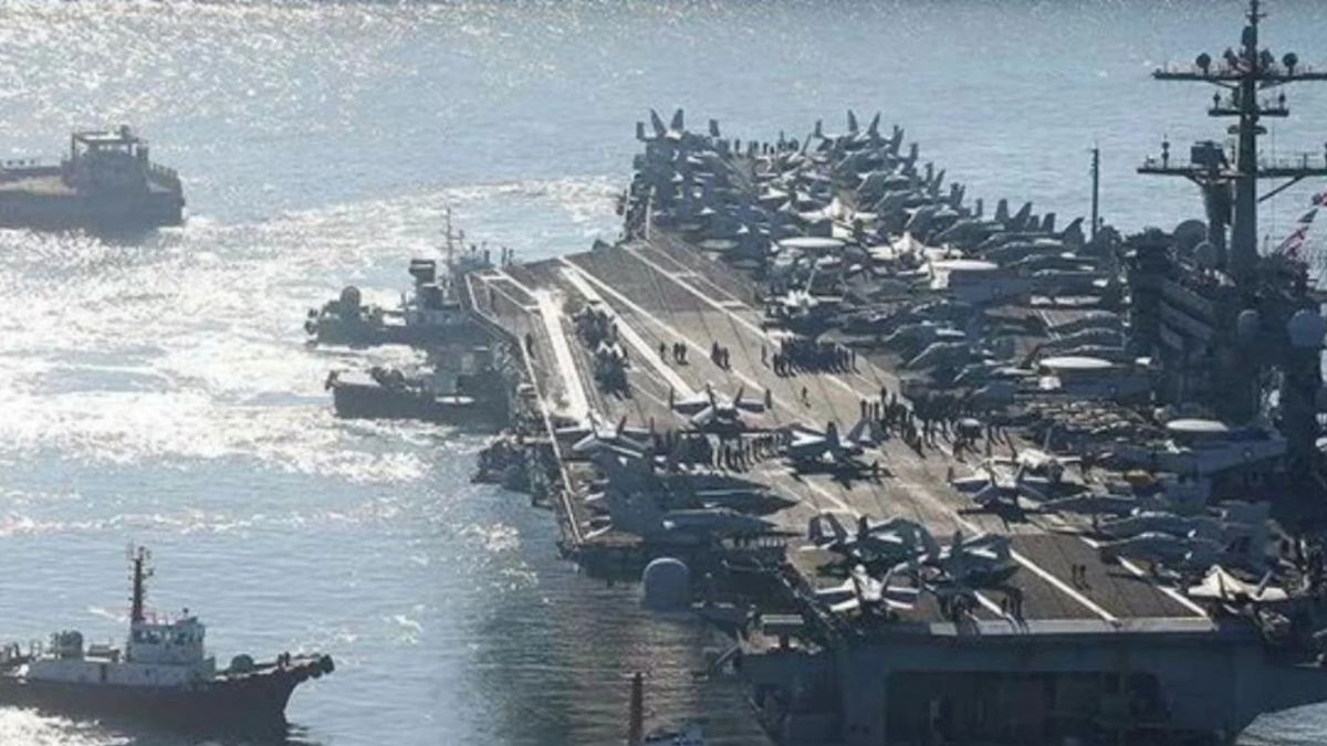 I ministri di Esteri e Difesa inglesi a Napoli sulla portaerei “pronta alla guerra”