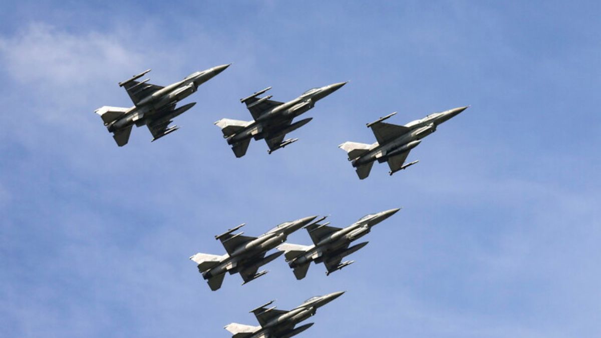 Pesante attacco russo, lanciate decine di missili. Si alzano i caccia dalla Polonia Pesante attacco russo, lanciate decine di missili. Si alzano i caccia dalla Polonia