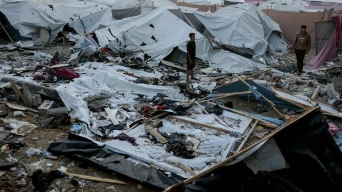 raid di israele a beirut colpito il numero due di hezbollah attacchi a gaza 24 morti