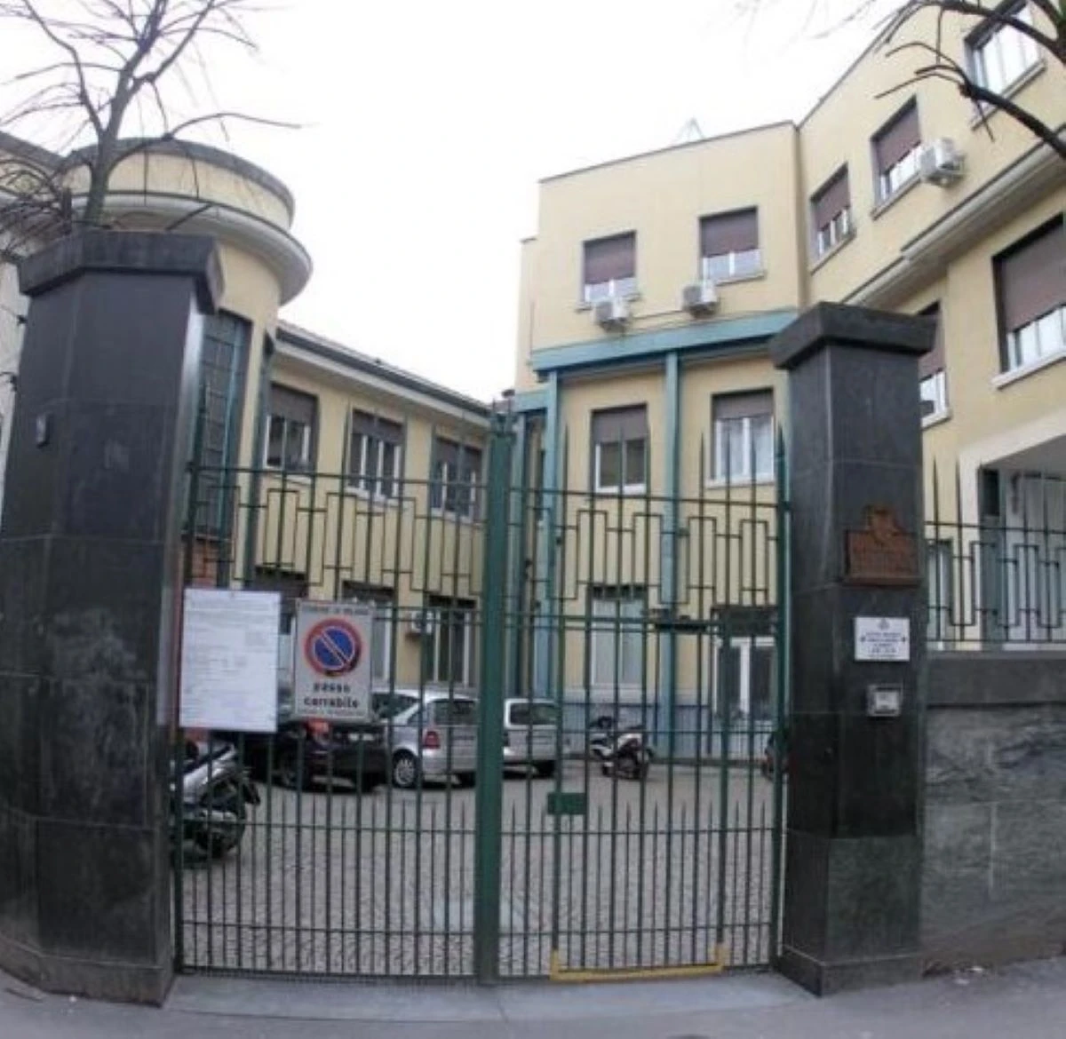 Gioielli rubati all'obitorio di Milano