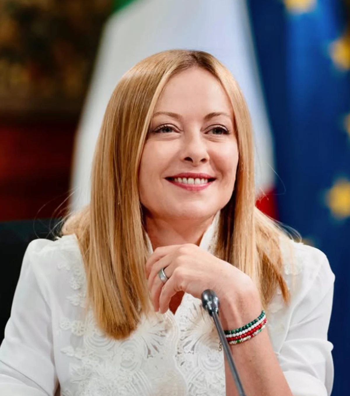 Giorgia Meloni durante un comizio politico
