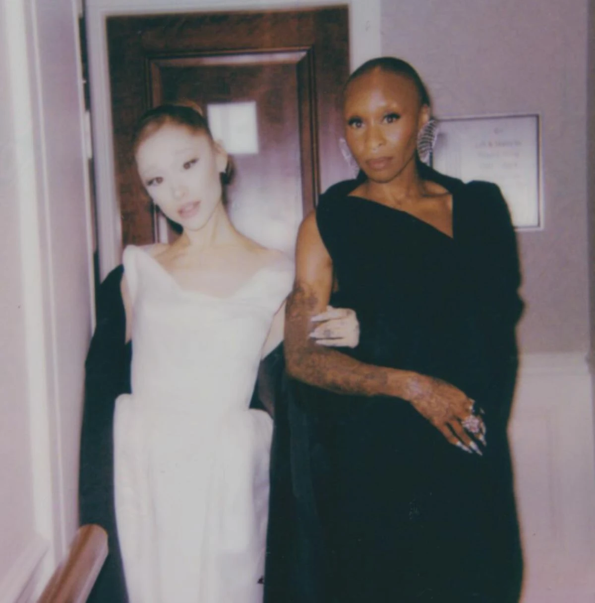 Ariana Grande riflette sulla sua carriera musicale