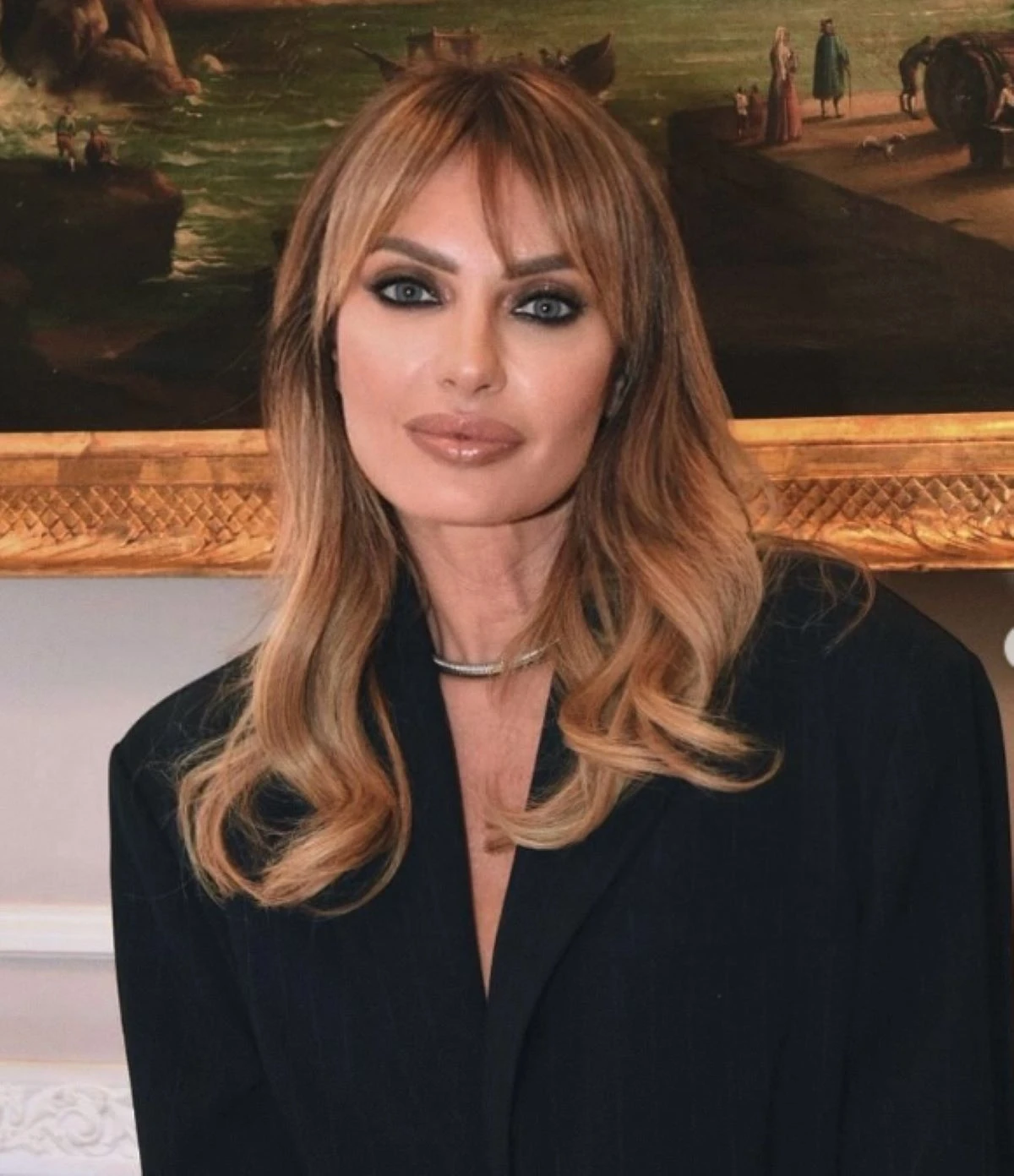 Manila Nazzaro sorride in un ritratto recente