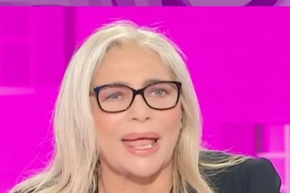 Mara Venier sorridente durante una puntata di Domenica In