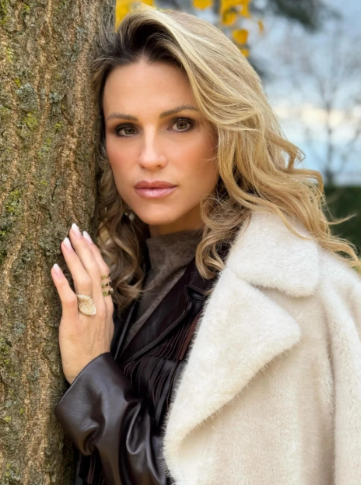 Michelle Hunziker sorride durante un'intervista