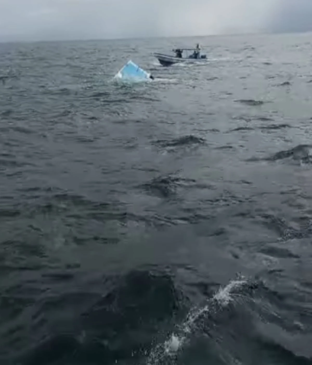 Passeggeri della nave da crociera in mare dopo l’incidente