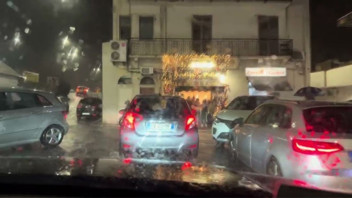 Nubifragio in Italia, allagamenti e frane bloccano tutto