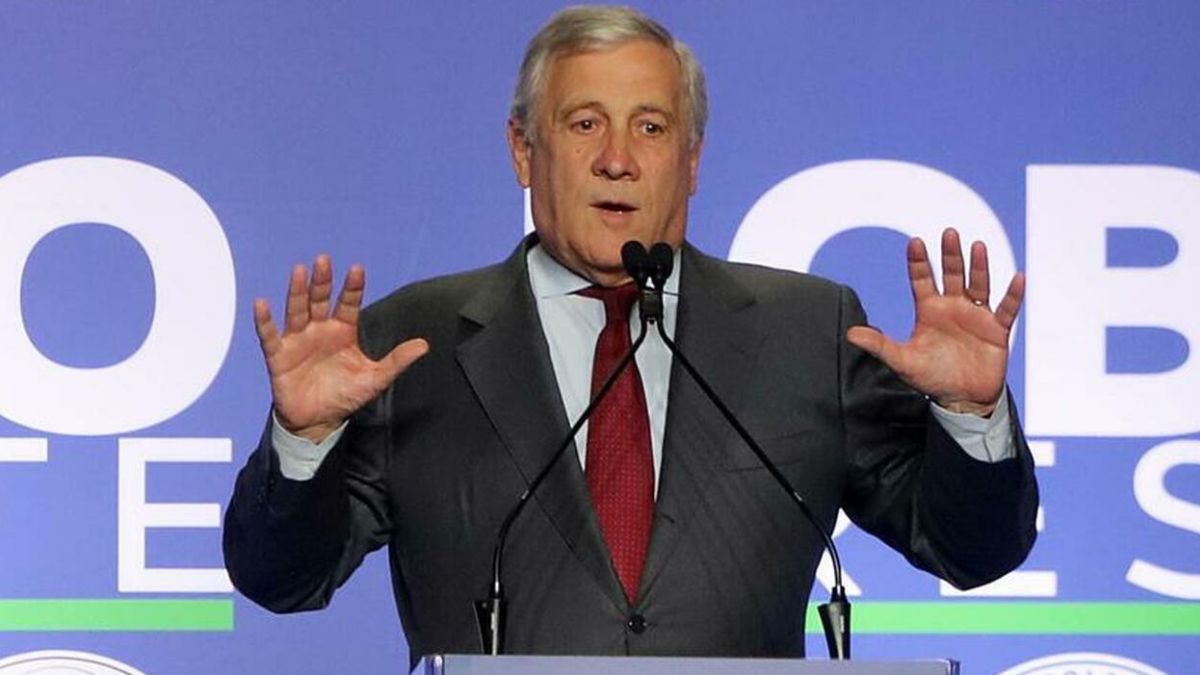 “Riempivamo pure quello!”. Incredibile gaffe di Tajani: poi la toppa è peggiore del buco