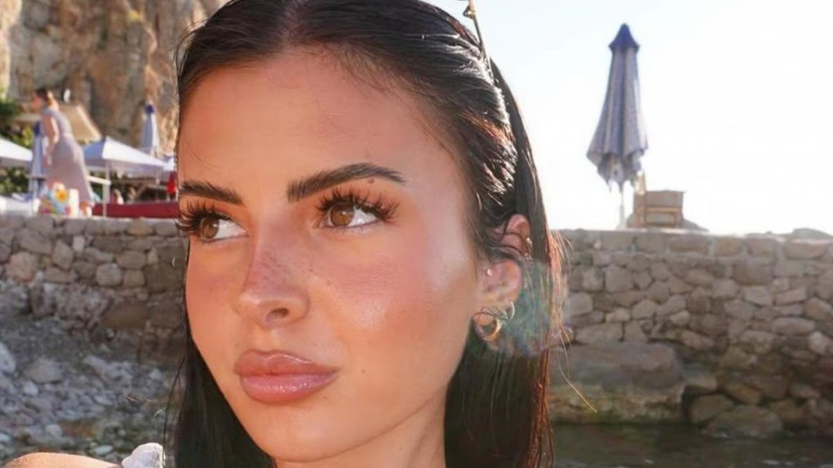 Finge di essere disabile per saltare la fila: bufera sulla tiktoker Finge di essere disabile per saltare la fila: bufera sulla tiktoker