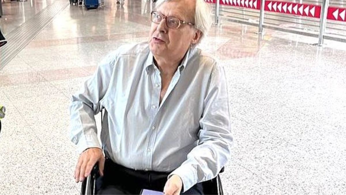 “Stravolto in meno di un anno!”. Vittorio Sgarbi, il sospetto da brividi: cosa gli hanno fatto “Stravolto in meno di un anno!”. Vittorio Sgarbi, il sospetto da brividi: cosa gli hanno fatto