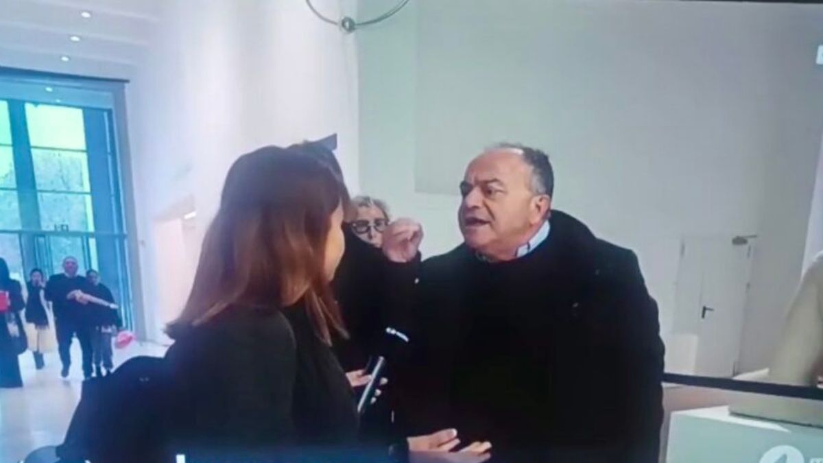 “Mi stai disturbando!”. Gratteri sbrocca con la giornalista: caos totale in diretta