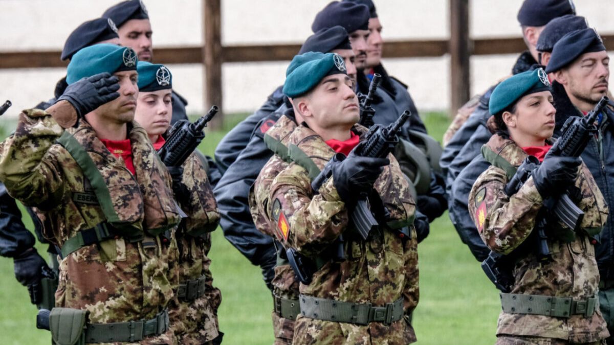 “Una putiniana russa nel nostro esercito!”. Il politico italiano denuncia: “Gravità inaudita”