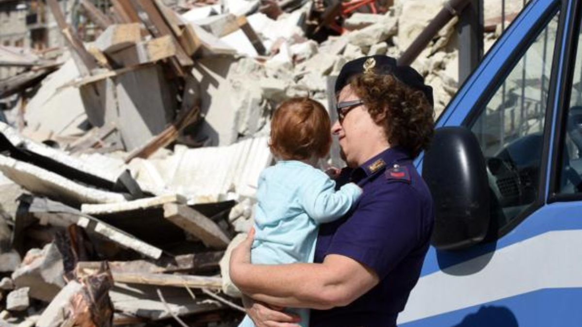come sopravvivere al terremoto spunta la guida con tutti i consigli utili