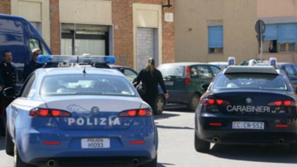 Uomo ascia asilo terrore