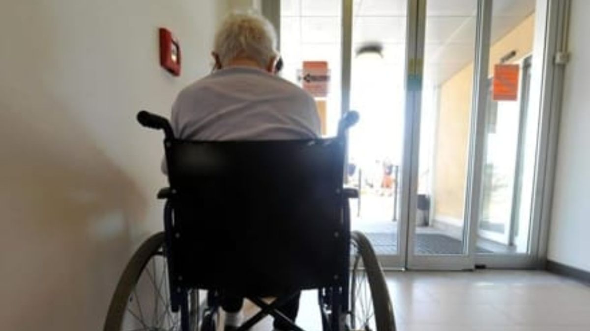 Belluno, assume un badante per i genitori, poi scopre su Internet che ha violentato otto anziane di una Rsa Belluno, assume un badante per i genitori, poi scopre su Internet che ha violentato otto anziane di una Rsa