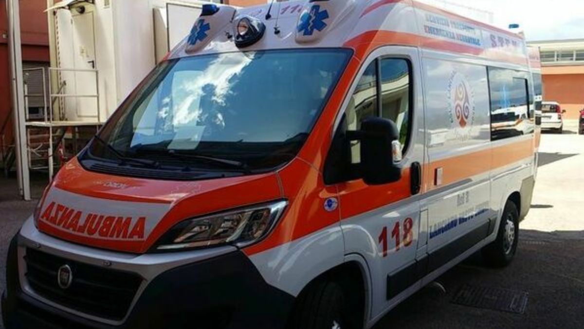 investito mentre attraversa strada