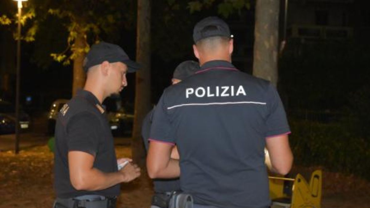 “Dita amputate!”. Colpisce moglie e figlio con una mannaia: orrore in Italia “Dita amputate!”. Colpisce moglie e figlio con una mannaia: orrore in Italia