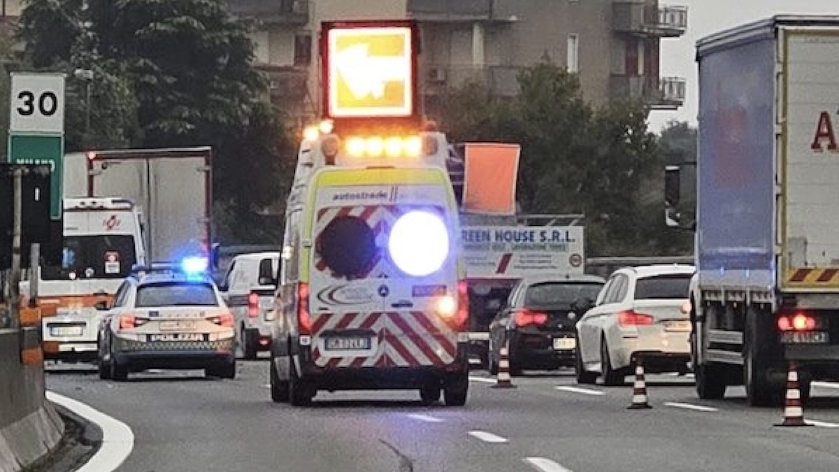 “Quel gesto, proprio all’ultimo…”. Italia, travolto e ucciso da un camion: la scena spaventosa “Quel gesto, proprio all’ultimo…”. Italia, travolto e ucciso da un camion: la scena spaventosa