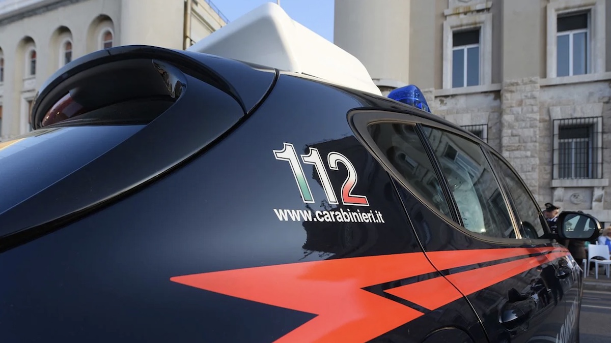 “Le ha fracassato la faccia”. Italia, mamma aggredita al supermercato: il motivo agghiacciante