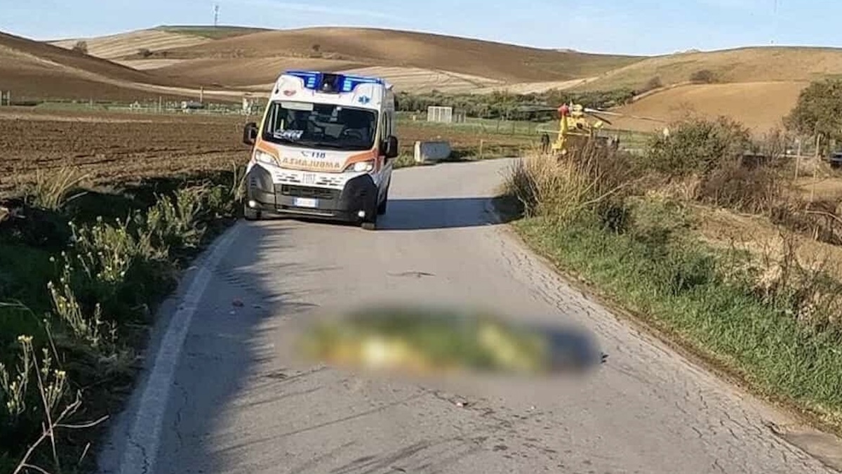 Italia, travolto e ucciso da un trattore: la tragedia in pieno giorno. Una scena atroce Italia, travolto e ucciso da un trattore: la tragedia in pieno giorno. Una scena atroce