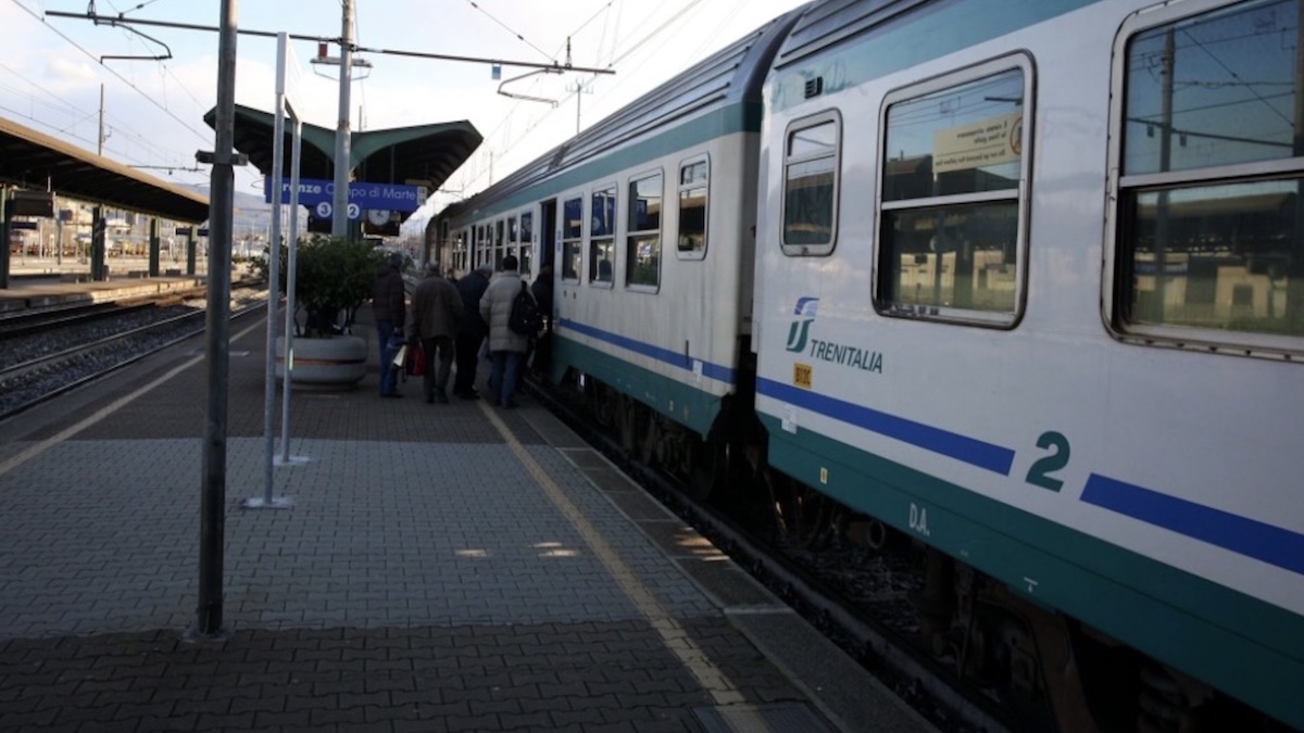 Italia, orrore sui binari: morte atroce. Treni fermi e maxi ritardi