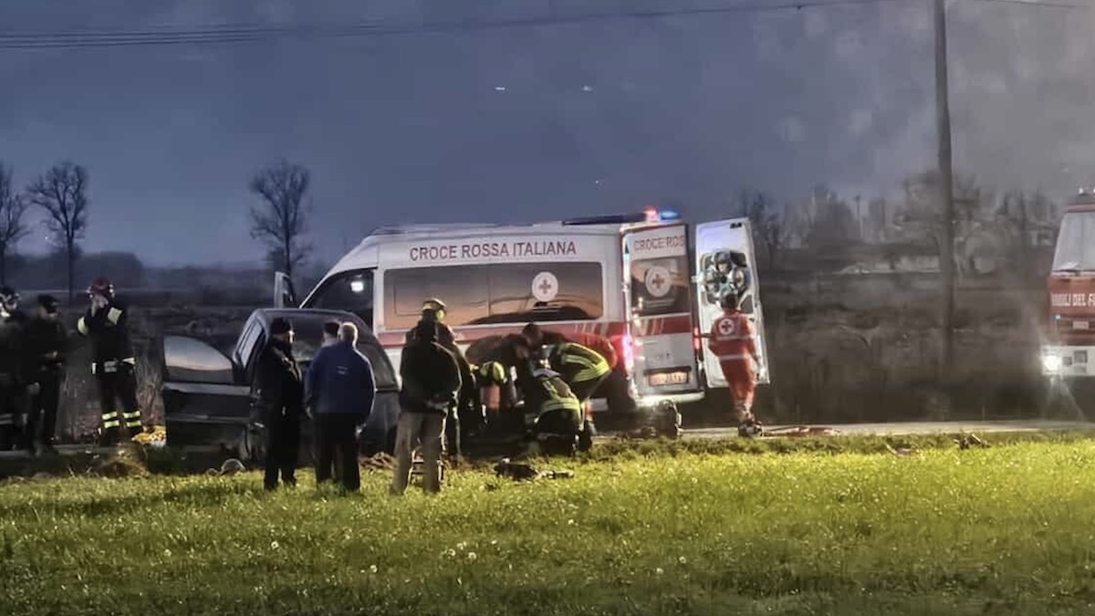 Incidente devastante in Italia, dopo lo schianto il volo nei campi. Ci sono morti
