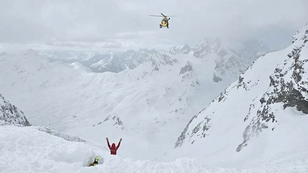“Correte via!”. Valanga travolge un gruppo di persone. La situazione