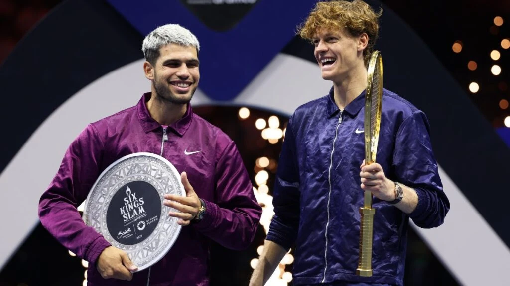 Carlos Alcaraz e Jannik Sinner durante una partita