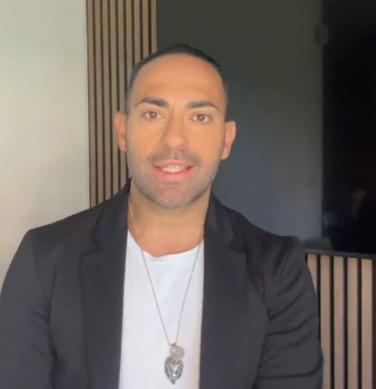 Stefano Oradei mostra il nuovo tatuaggio dedicato a Manila Nazzaro