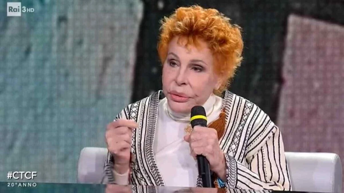 Ornella Vanoni elegante e intensa in uno degli ultimi scatti pubblici
